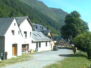 Les locaux de CAP ASTRO, au relais vacances Le Camparo, en bordure de forts de sapins et prt de cascades magnifiques !